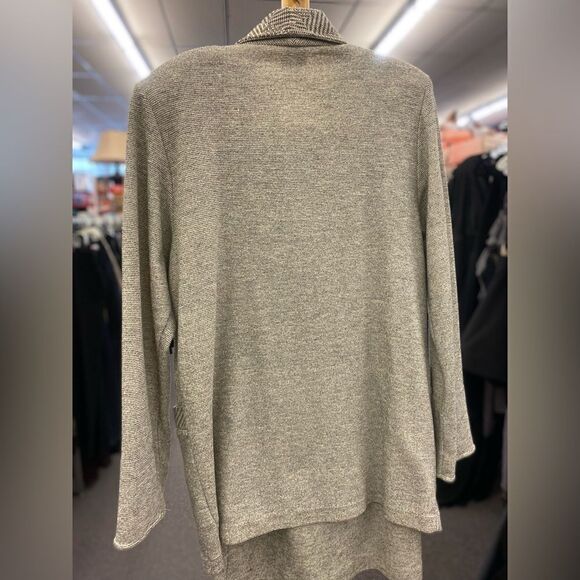 Weekenders Ladies Sm/Med Heather Gray Ribbed Skirt/Jacket Set - Picture 4 of 4